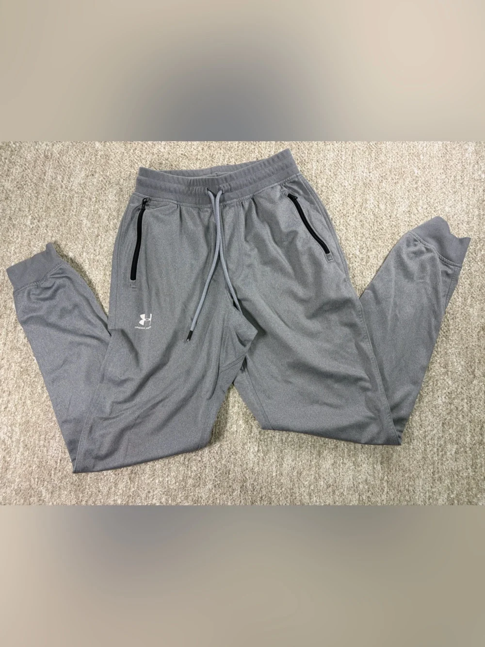 Under Armour Men's Heather Gray Cold weather jogger Zip Pockets